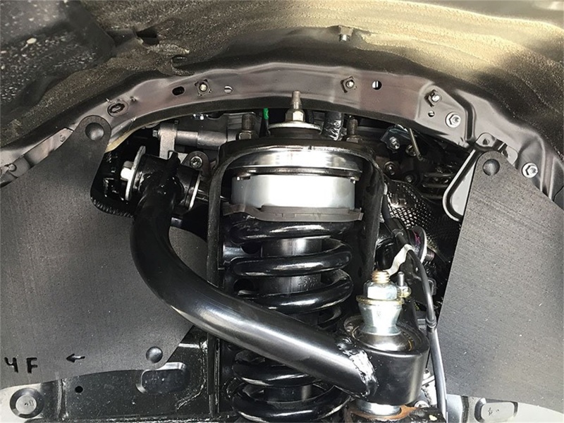 Toyota Hilux Suspension Lift Kit - Tuff Country - 4in Lift Kit w/Uni-Ball Control Arms SX8000 Shocks - `15-`18